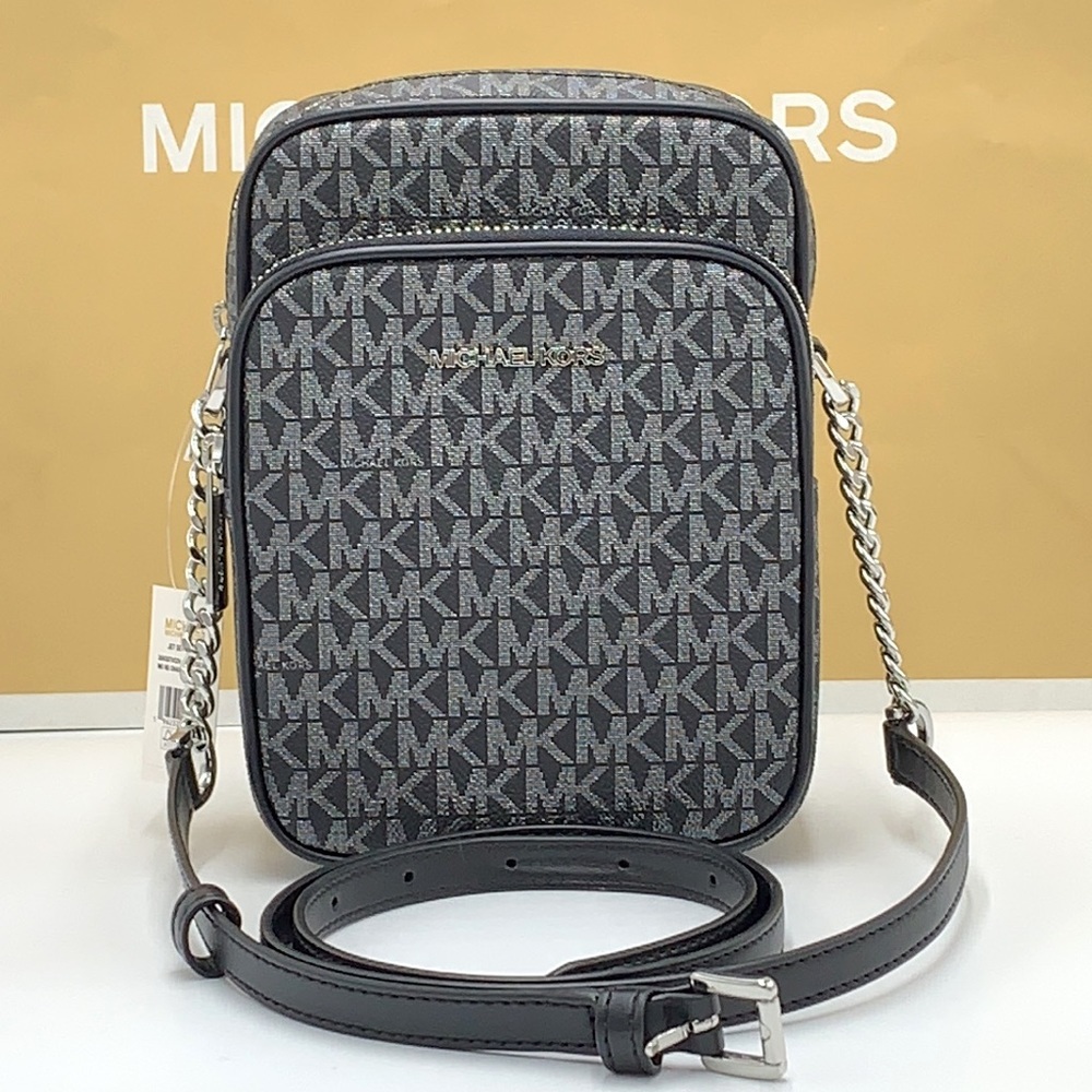 MICHAEL KORS
Jet Set Travel Medium Signature Logo Crossbody
COLOR BLACK SILVER - Picture 2 of 16